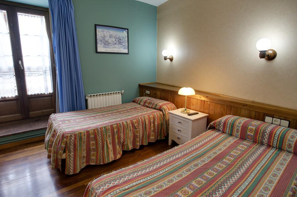 Hotel Avenida Benasque Bilik gambar