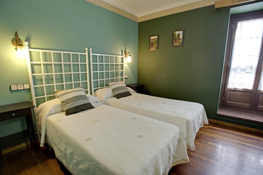 Hotel Avenida Benasque Bilik gambar